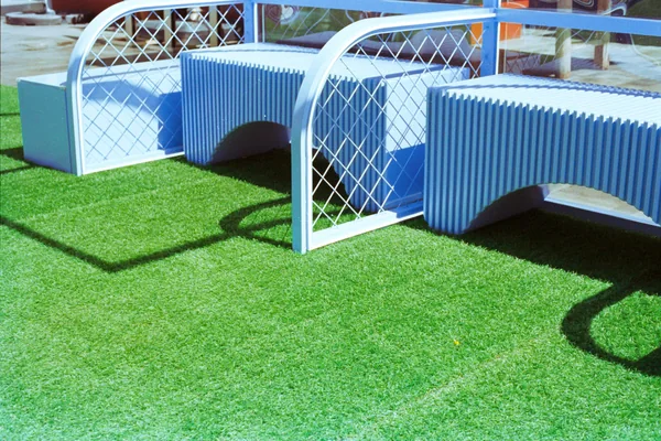Césped artificial sobre la baldosa de tu terraza en Pamplona